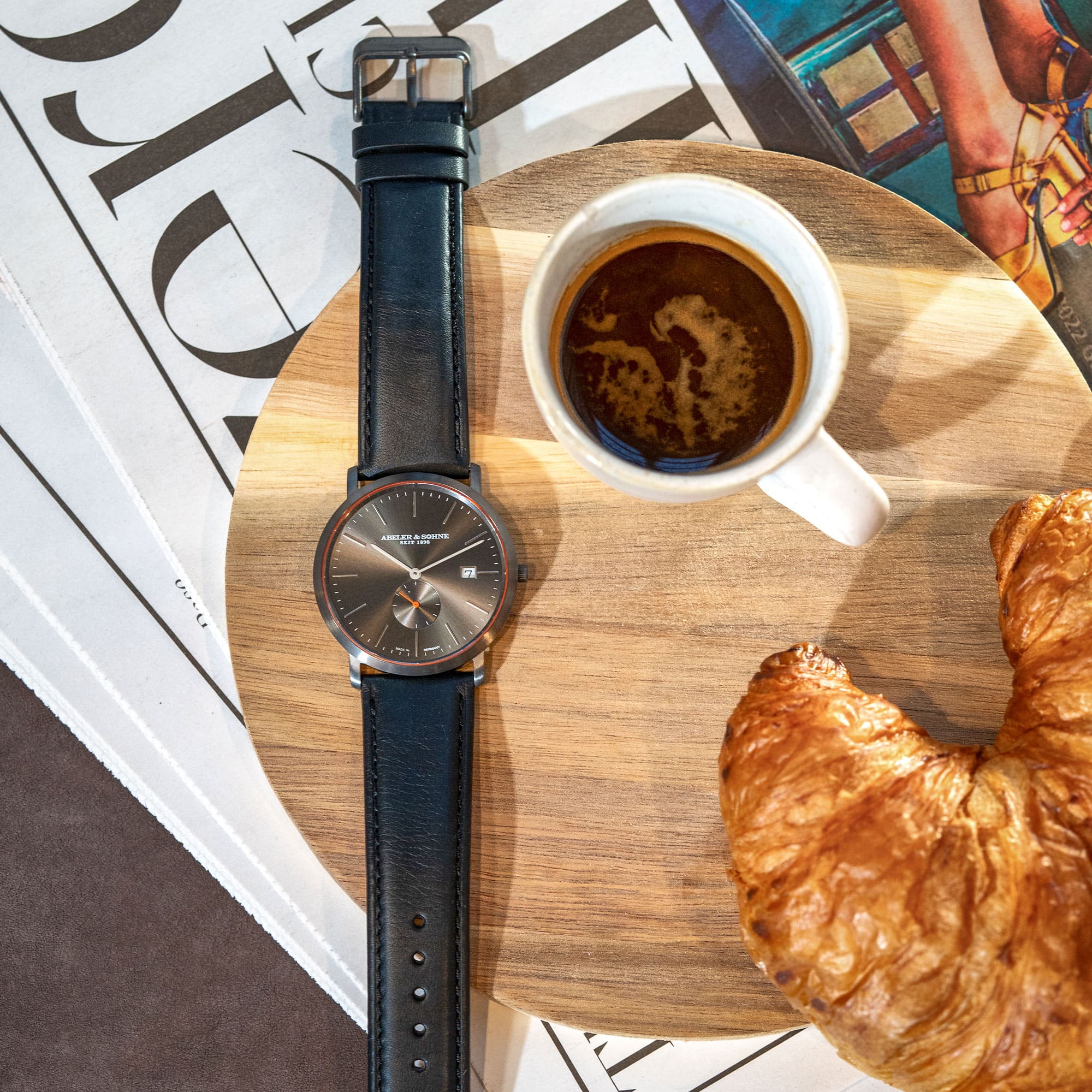Moderne Herrenuhr mit Sonnenschliff-Zifferblatt