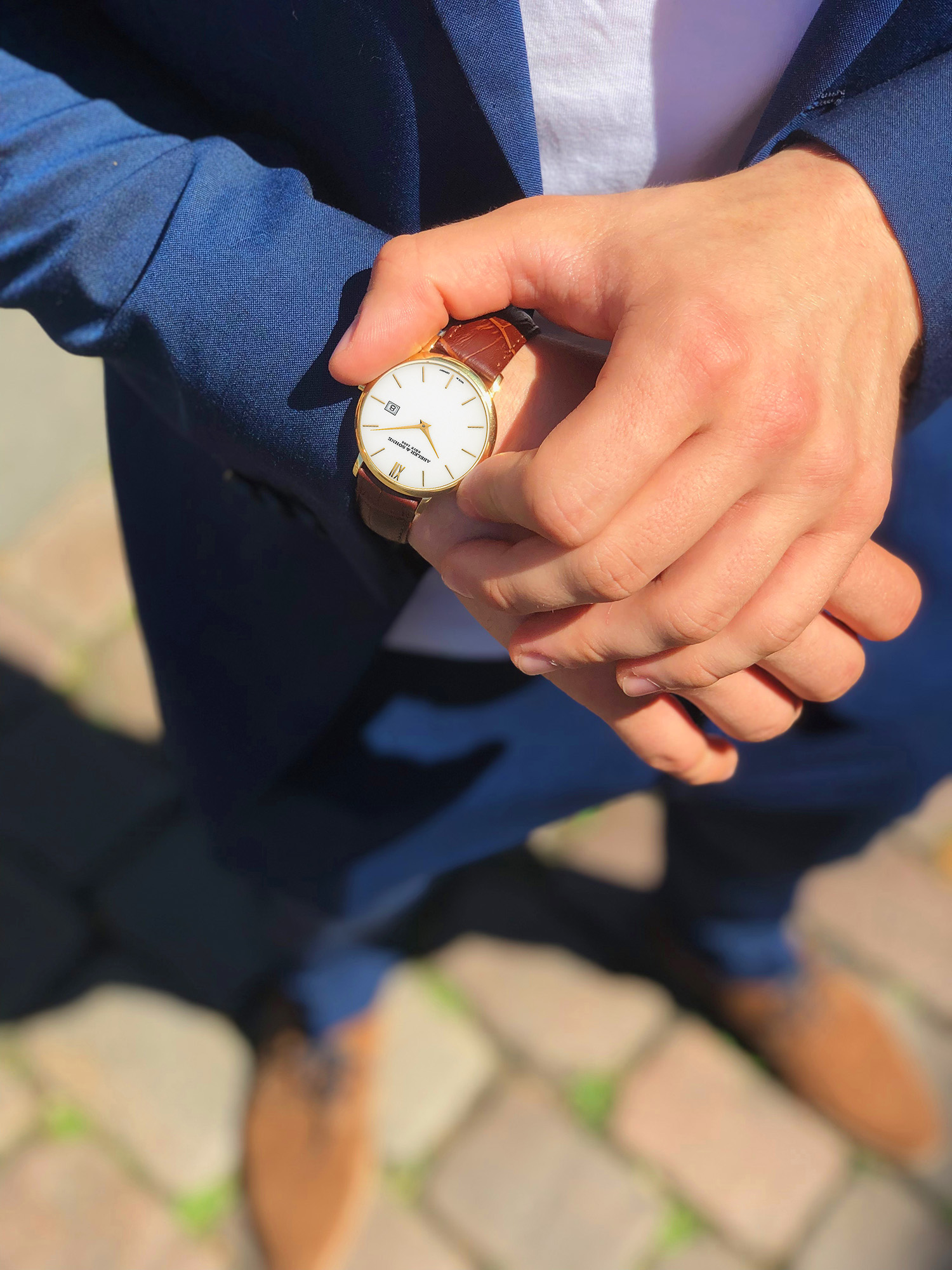 Minimalistische Herren-Armbanduhr in Gold