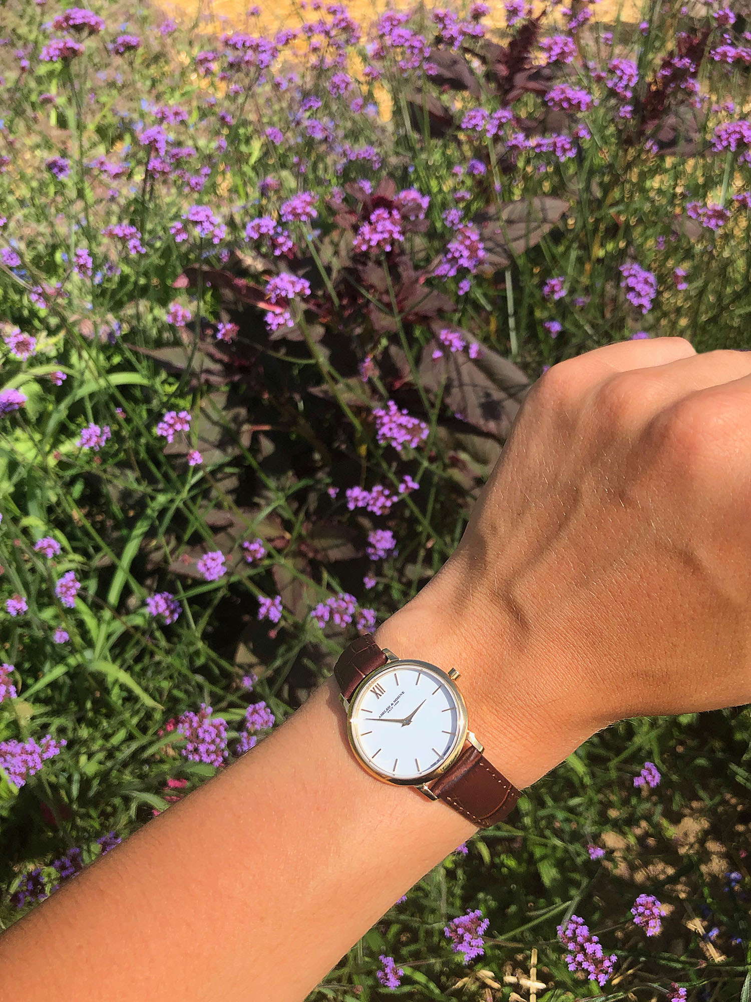 Minimalistische Damen-Armbanduhr in Gold